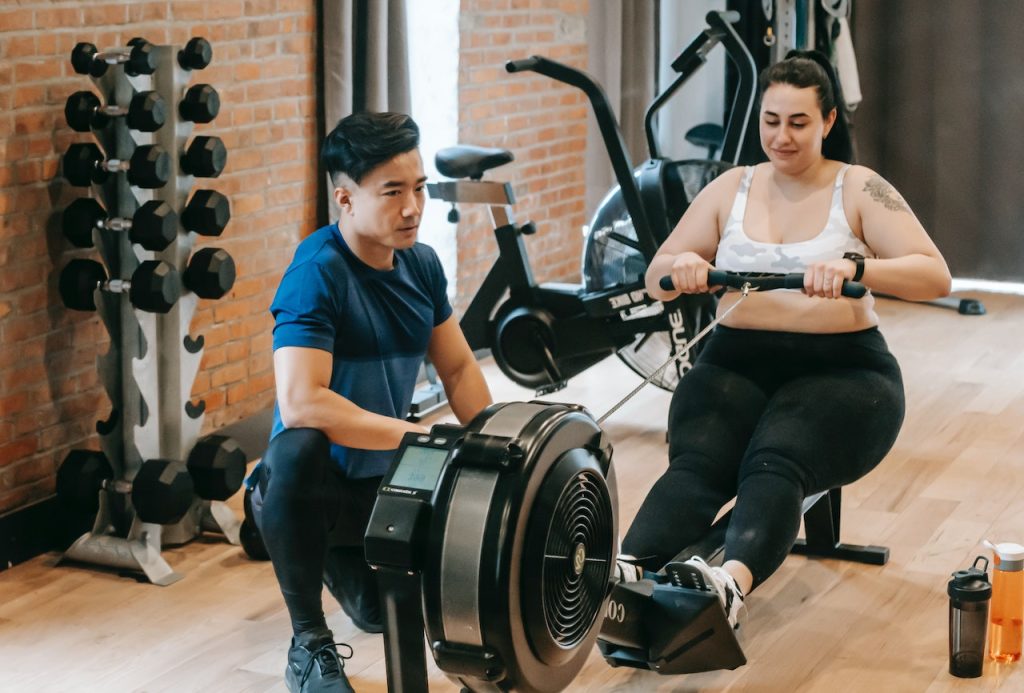 Women doing rowing exercise to lose weight fast